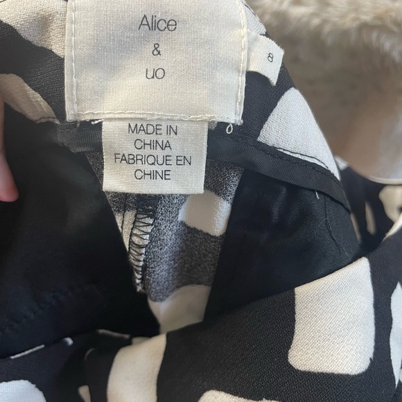 Alice & UO Chic Abstract High Waist Women's Shorts - Picture 10 of 10